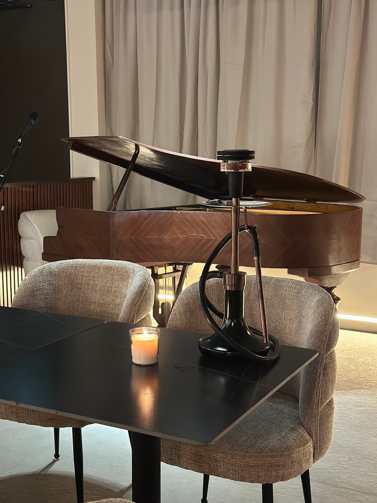côté piano